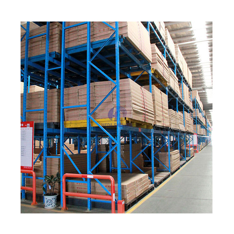 Heavy duty warehouse shelving