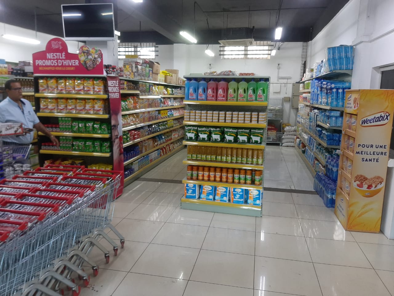 supermarket shelf layout